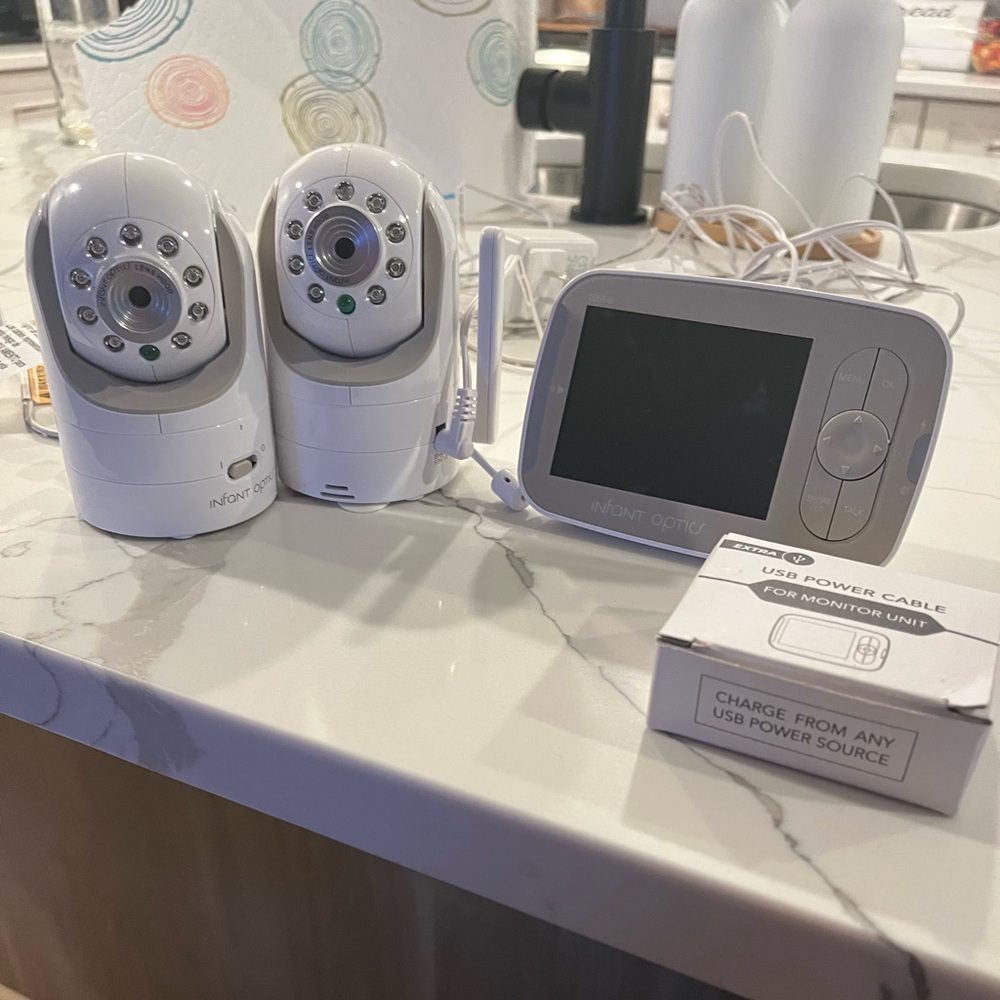 Infant optics DXR-8 - 2 cameras and 1 monitor
